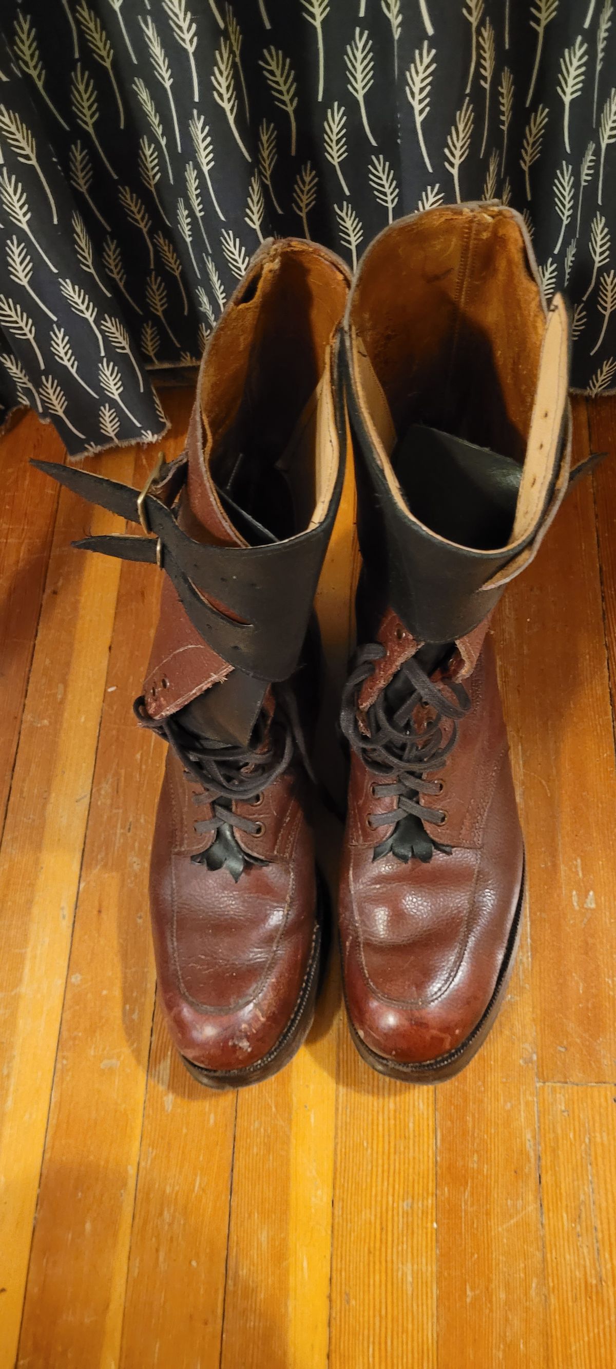 Photo by Argyle89 on January 6, 2024 of the Moccasin Makers Northampton 1945 in Unknown Leather.