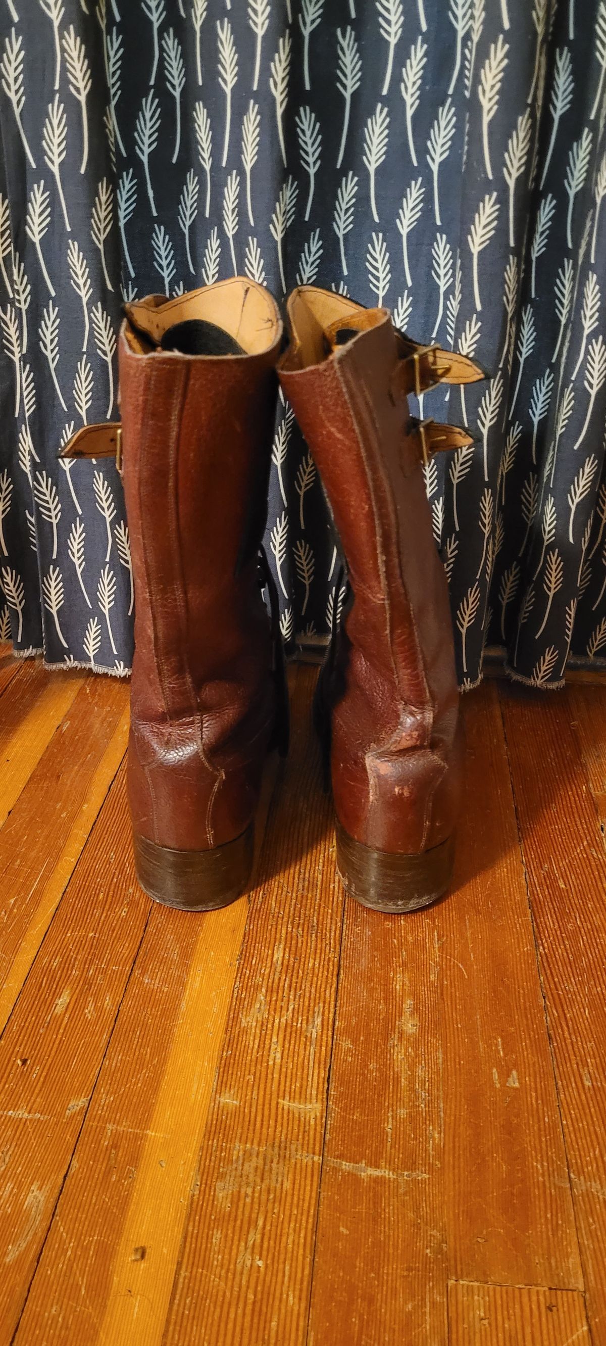 Photo by Argyle89 on February 6, 2024 of the Moccasin Makers Northampton 1945 in Unknown Leather.