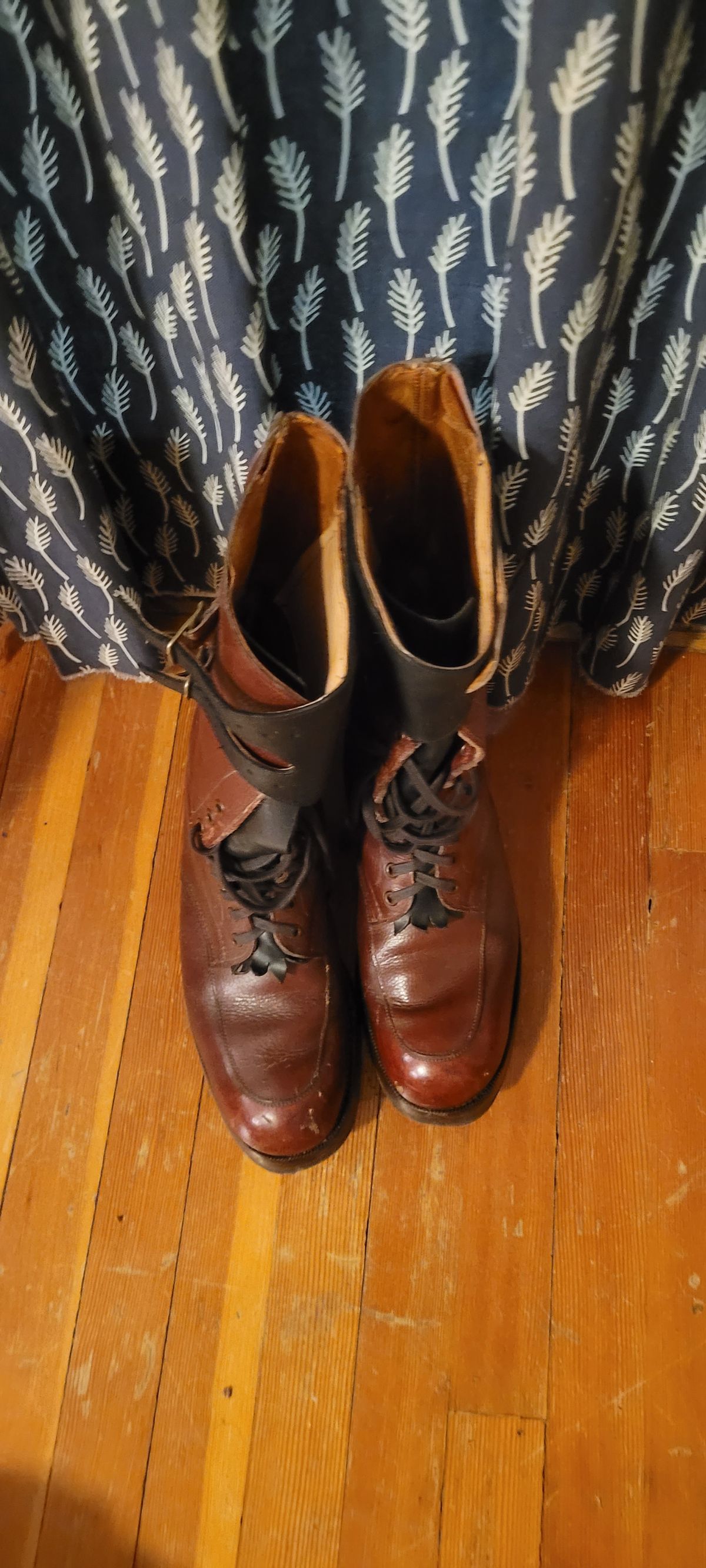 Photo by Argyle89 on February 6, 2024 of the Moccasin Makers Northampton 1945 in Unknown Leather.
