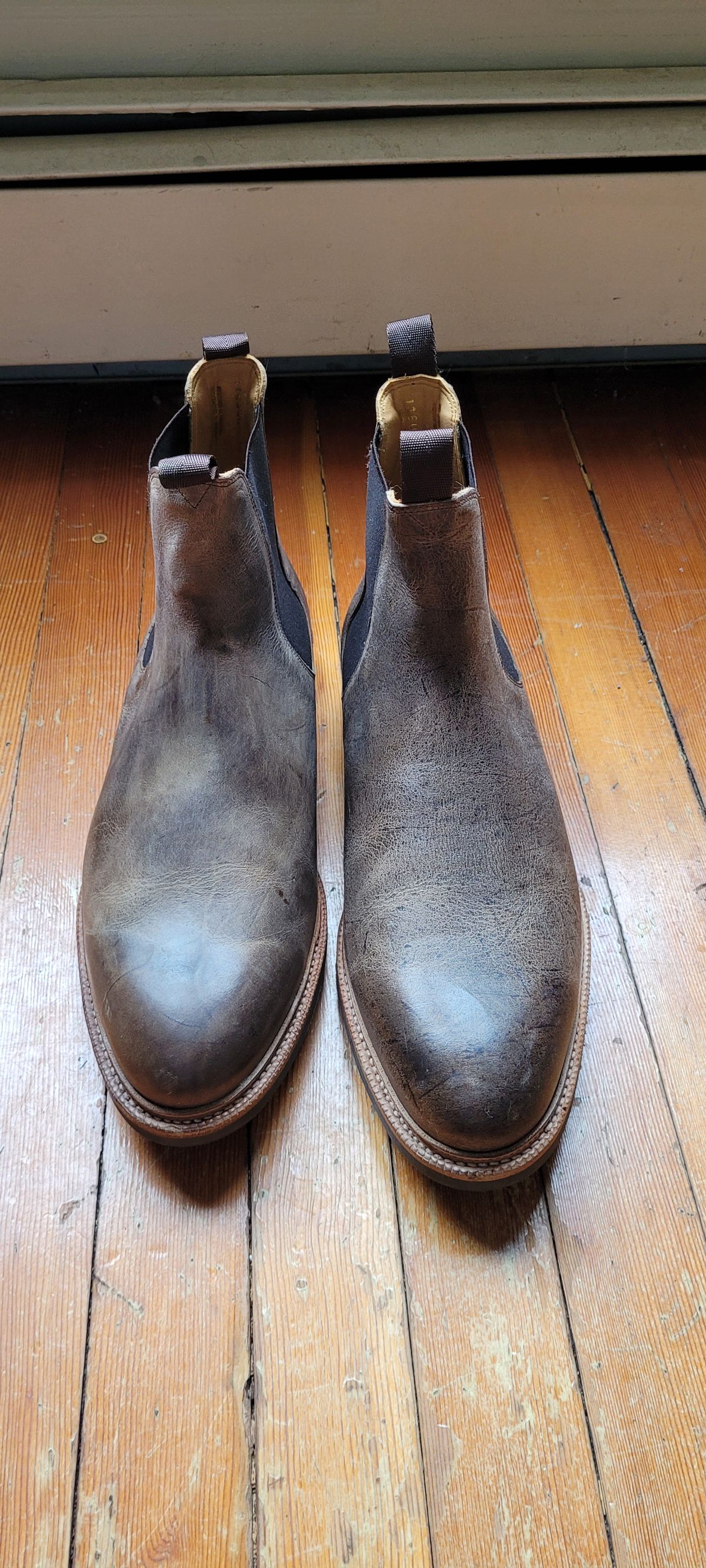Photo by Argyle89 on November 2, 2023 of the Meermin Chelsea Boot in C.F. Stead Gaucho Waxy Kudu.