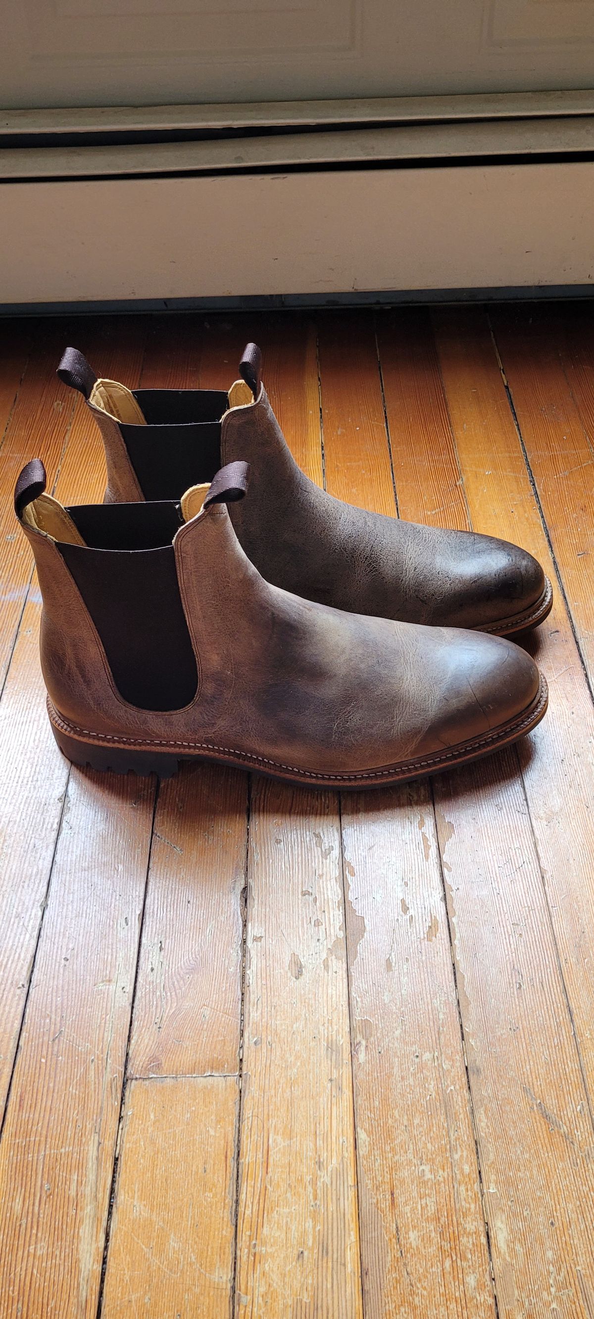 Photo by Argyle89 on November 2, 2023 of the Meermin Chelsea Boot in C.F. Stead Gaucho Waxy Kudu.