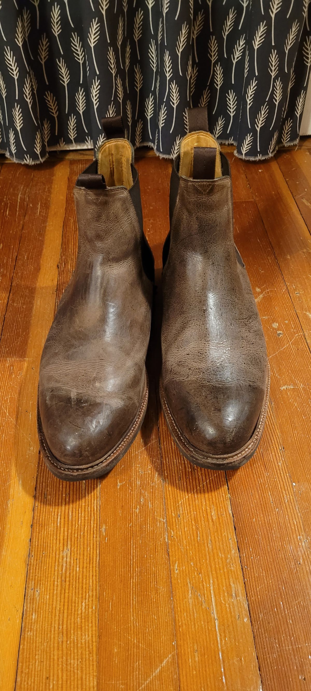 Photo by Argyle89 on January 6, 2024 of the Meermin Chelsea Boot in C.F. Stead Gaucho Waxy Kudu.