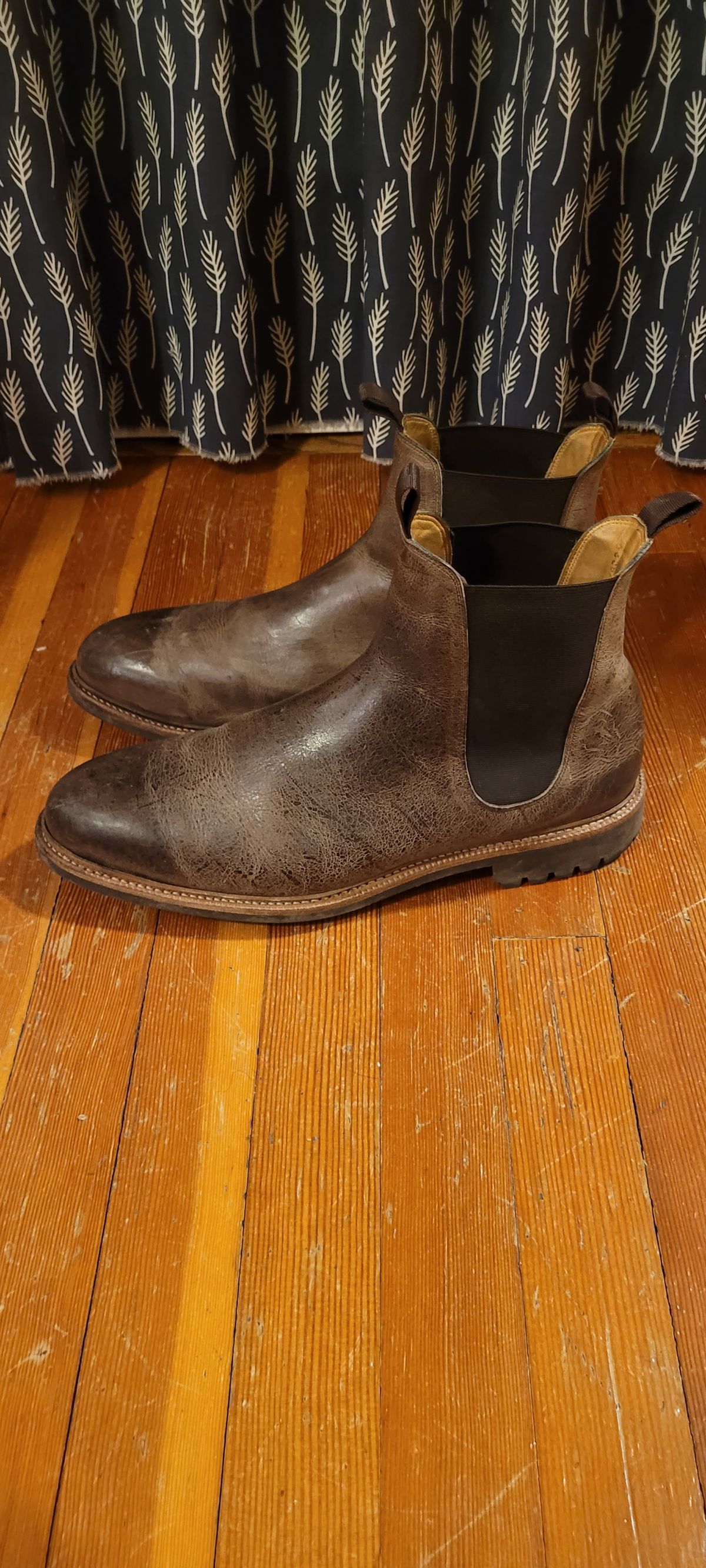 Photo by Argyle89 on January 6, 2024 of the Meermin Chelsea Boot in C.F. Stead Gaucho Waxy Kudu.