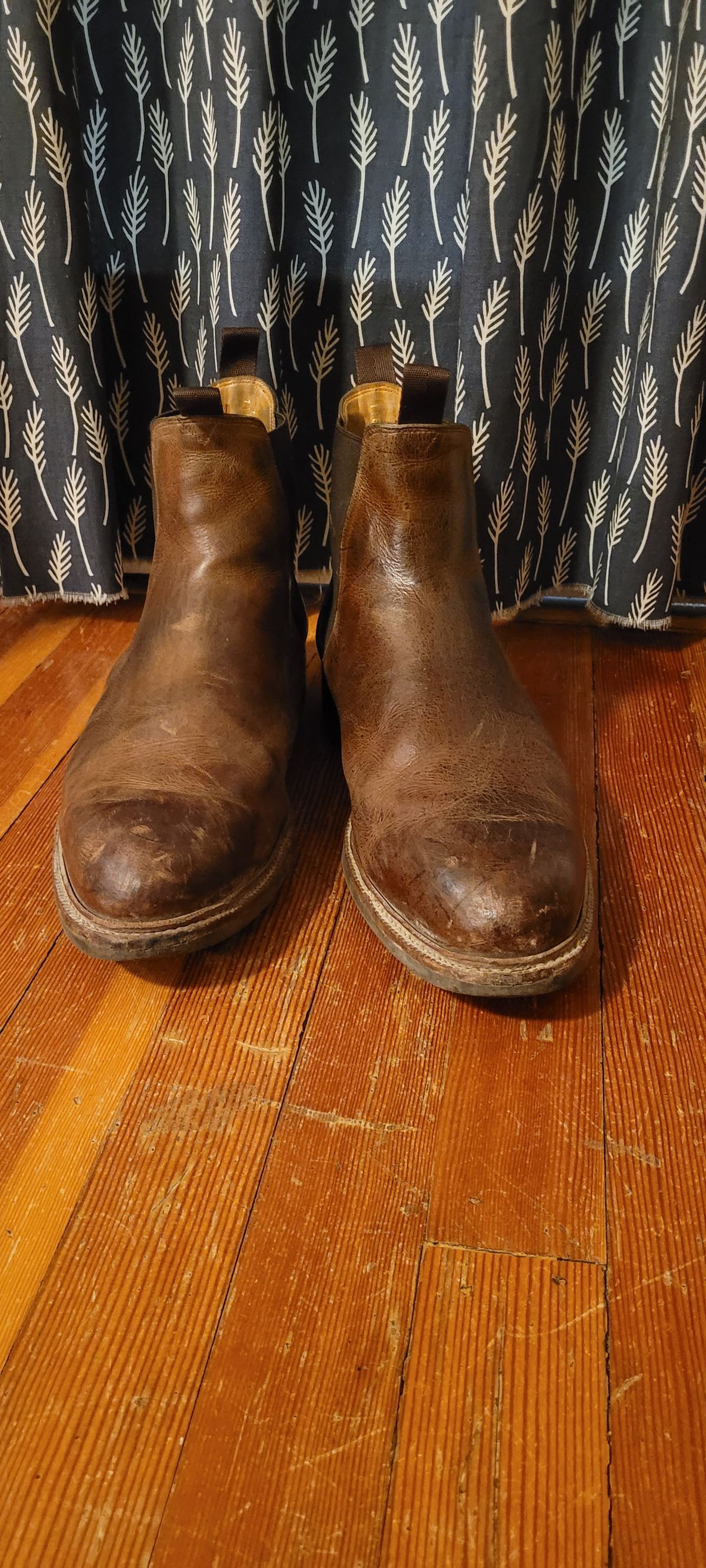 Photo by Argyle89 on February 6, 2024 of the Meermin Chelsea Boot in C.F. Stead Gaucho Waxy Kudu.