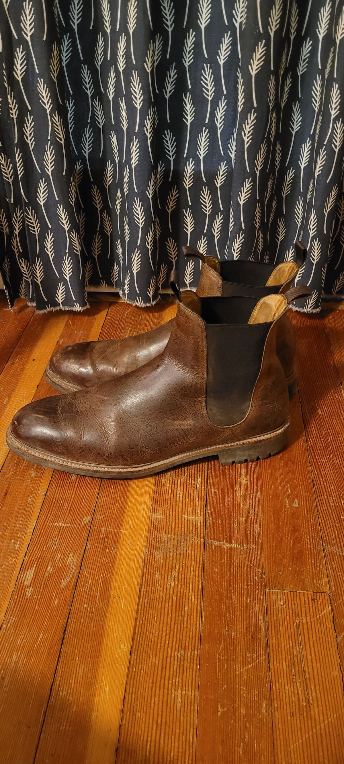 Photo by Argyle89 on February 6, 2024 of the Meermin Chelsea Boot in C.F. Stead Gaucho Waxy Kudu.