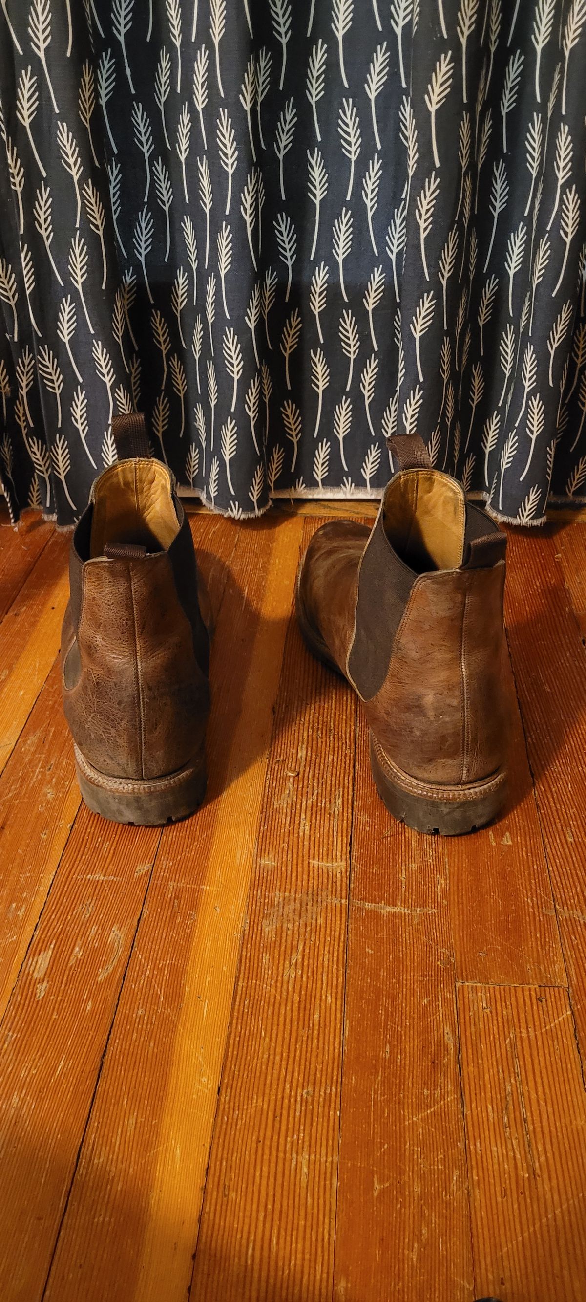 Photo by Argyle89 on February 6, 2024 of the Meermin Chelsea Boot in C.F. Stead Gaucho Waxy Kudu.