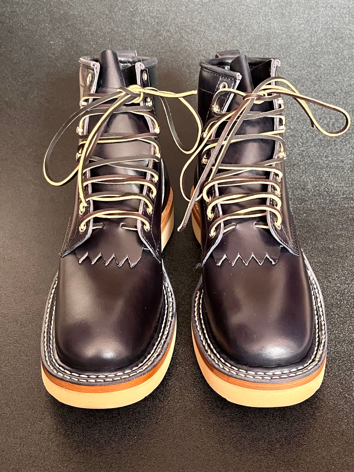 Photo by american1911 on October 1, 2025 of the White's 350 Cruiser in Maryam Navy Horsehide.
