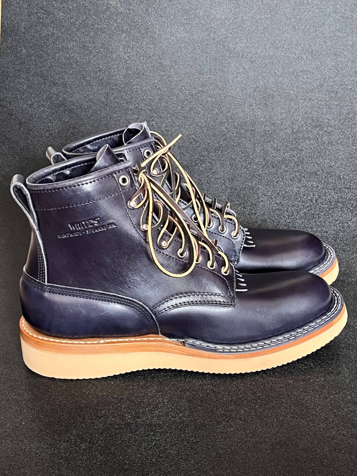 Photo by american1911 on October 1, 2025 of the White's 350 Cruiser in Maryam Navy Horsehide.
