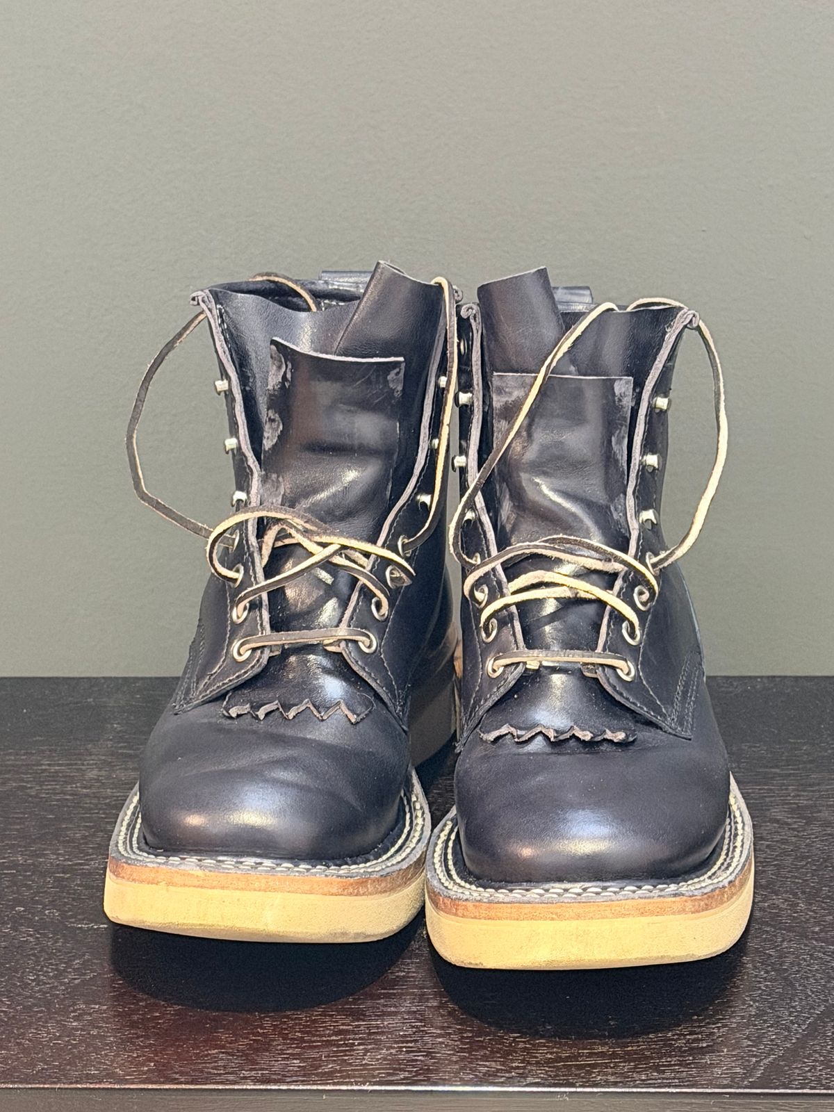 Photo by american1911 on November 1, 2025 of the White's 350 Cruiser in Maryam Navy Horsehide.