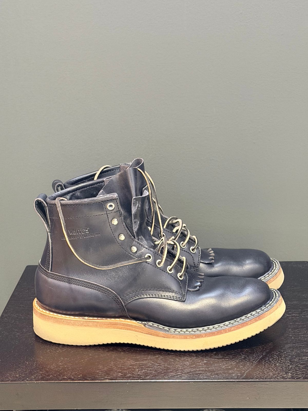 Photo by american1911 on November 1, 2025 of the White's 350 Cruiser in Maryam Navy Horsehide.