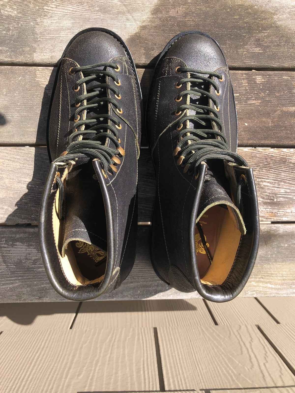 Photo by ChrisBurns670 on October 2, 2023 of the Sagara Cordmaster in Badalassi Carlo Oliva Minerva Overdyed Black.