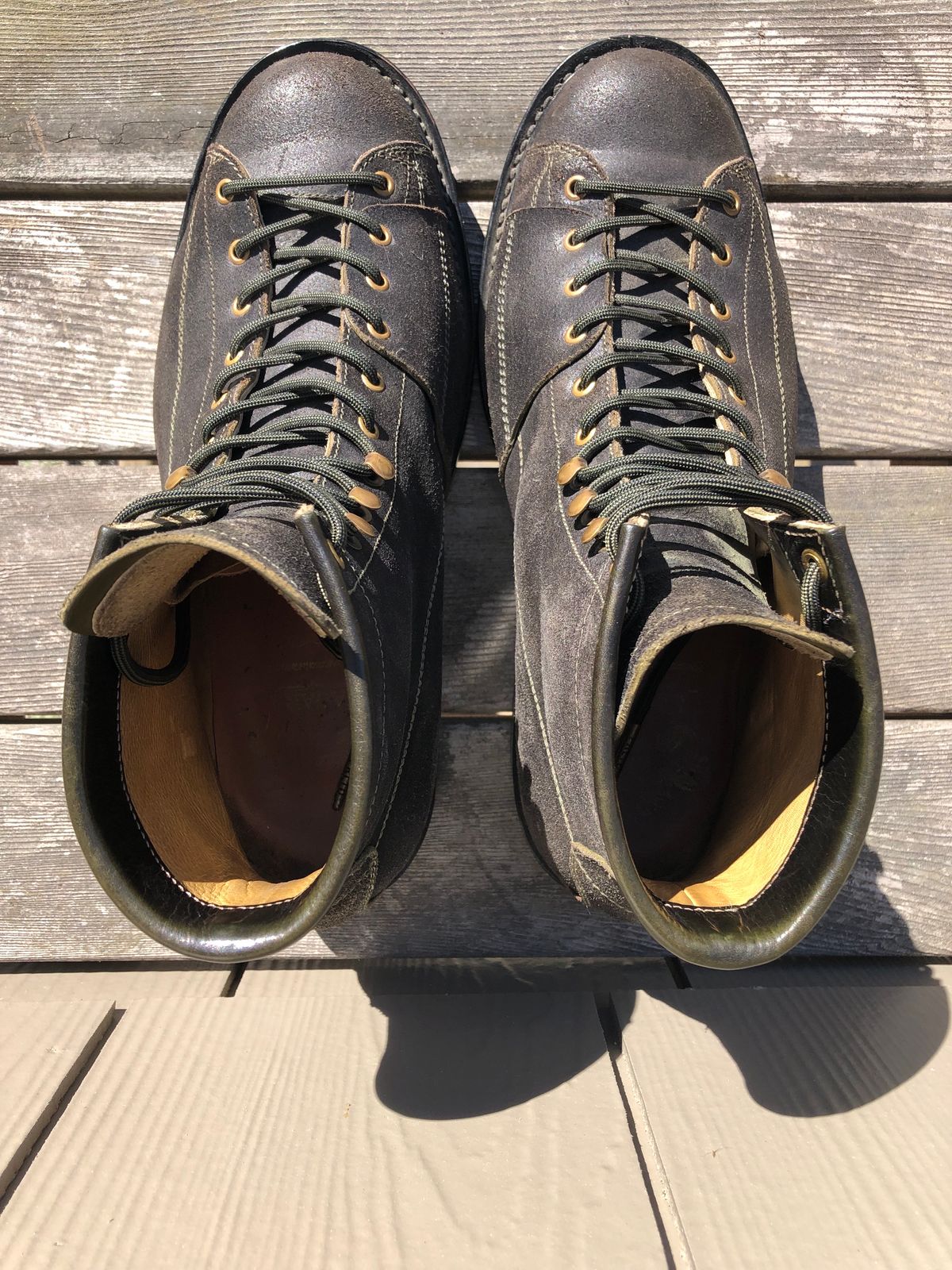 Photo by ChrisBurns670 on November 5, 2023 of the Sagara Cordmaster in Badalassi Carlo Oliva Minerva Overdyed Black.