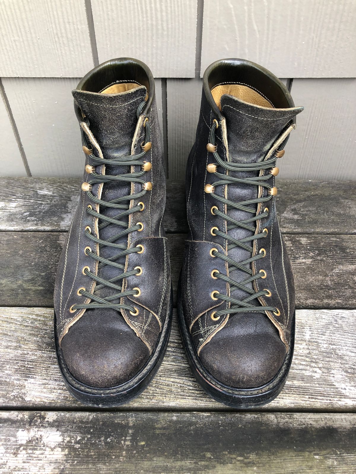 Photo by ChrisBurns670 on December 3, 2023 of the Sagara Cordmaster in Badalassi Carlo Oliva Minerva Overdyed Black.
