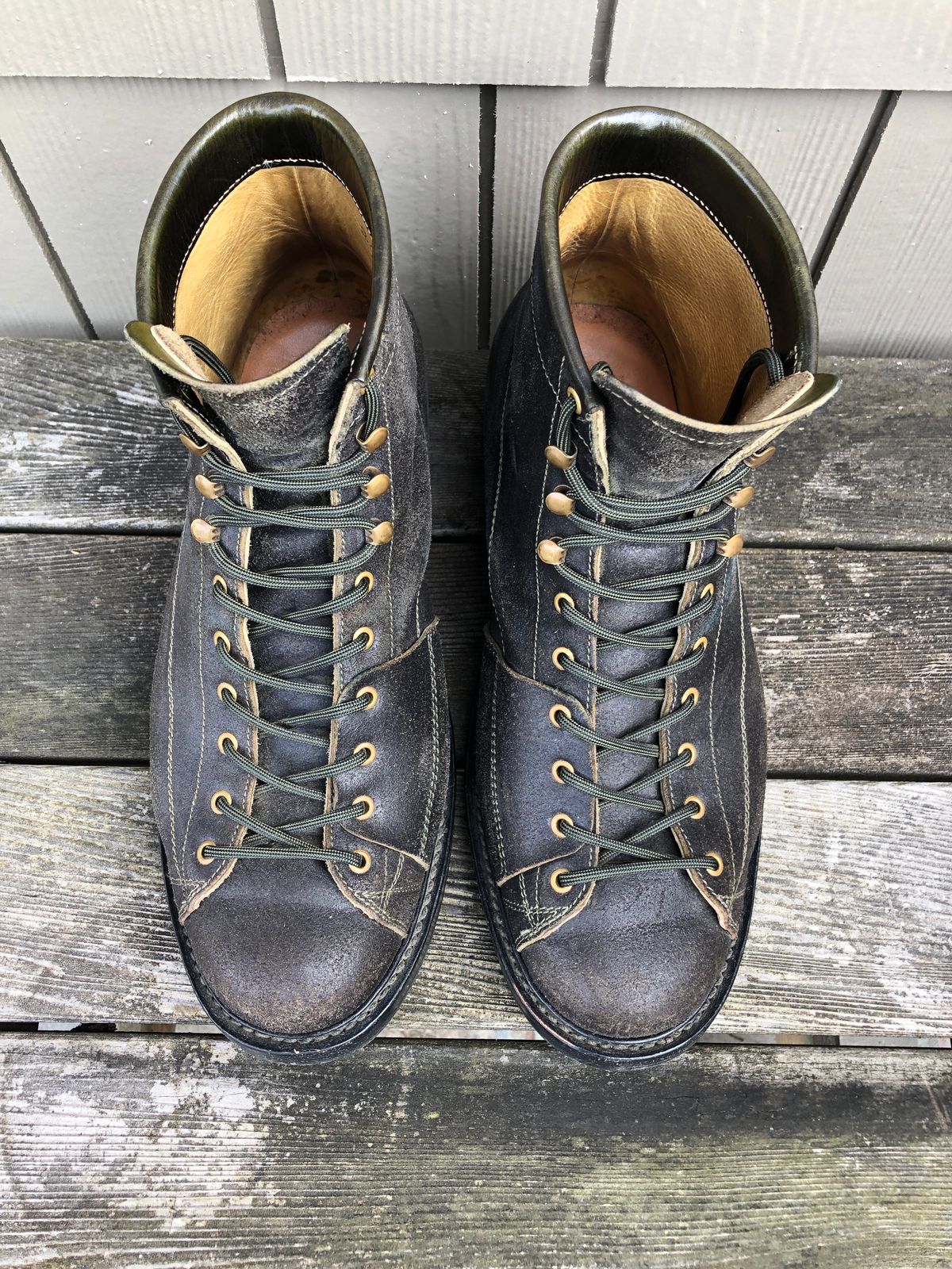 Photo by ChrisBurns670 on December 3, 2023 of the Sagara Cordmaster in Badalassi Carlo Oliva Minerva Overdyed Black.