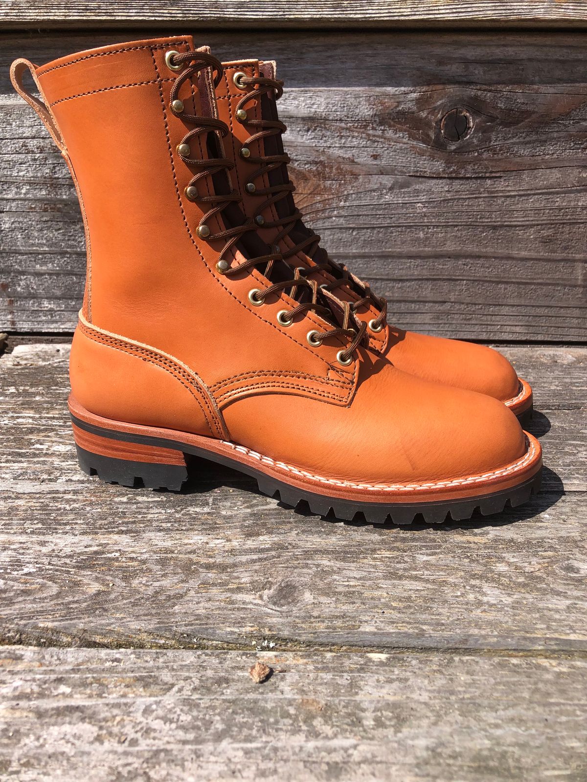 Photo by ChrisBurns670 on October 2, 2023 of the Nicks DomePro in Wickett & Craig Tan English Bridle.