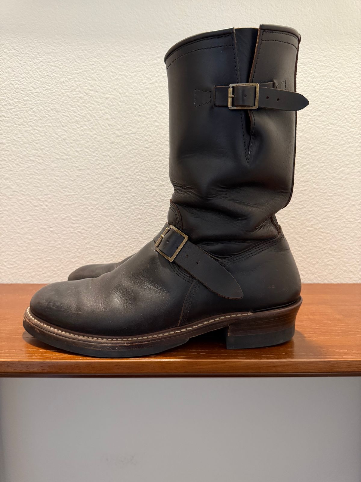 Photo by andrew_mier on January 24, 2025 of the John Lofgren Wabash Engineer Boots in Horween Black Chromexcel.
