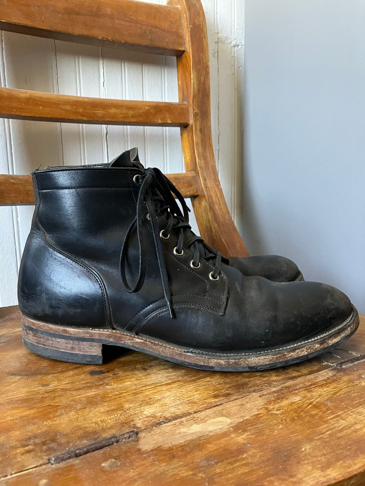 Photo by nr17 on December 4, 2022 of the Viberg Service Boot in Horween Black Chromexcel.