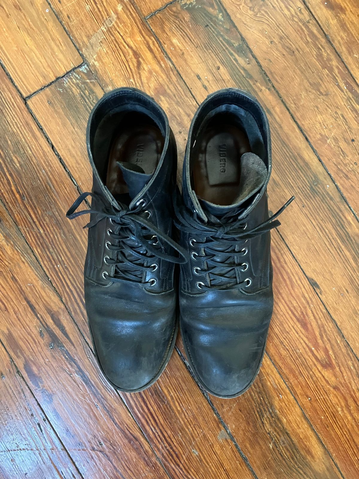 Photo by nr17 on December 4, 2022 of the Viberg Service Boot in Horween Black Chromexcel.