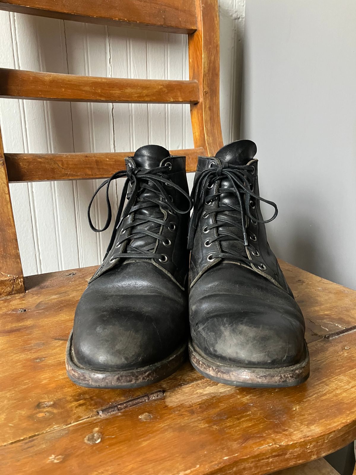 Photo by nr17 on January 4, 2023 of the Viberg Service Boot in Horween Black Chromexcel.