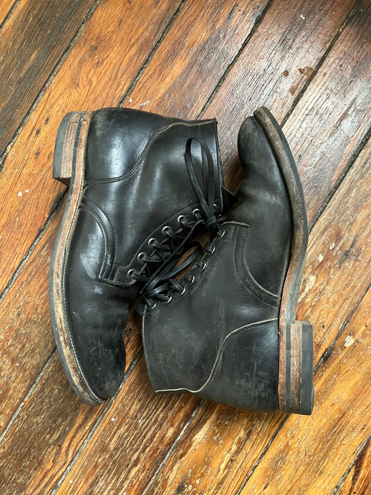 Photo by nr17 on January 4, 2023 of the Viberg Service Boot in Horween Black Chromexcel.