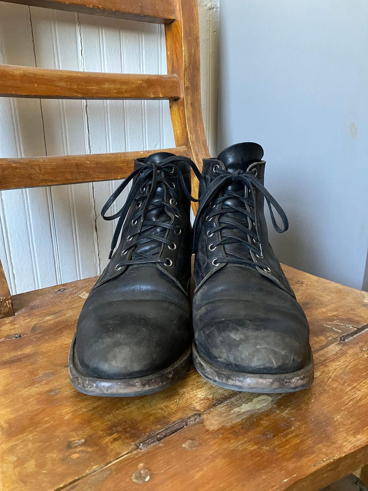 Photo by nr17 on February 4, 2023 of the Viberg Service Boot in Horween Black Chromexcel.