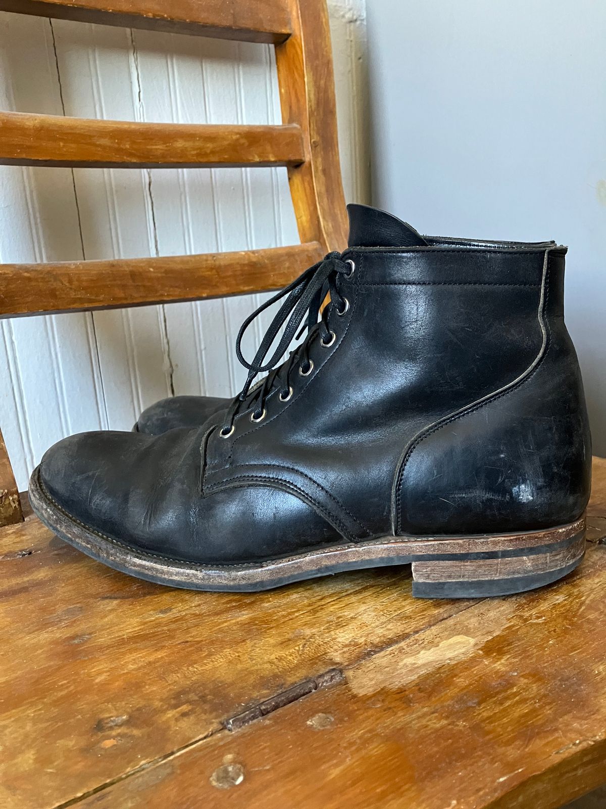 Photo by nr17 on February 4, 2023 of the Viberg Service Boot in Horween Black Chromexcel.