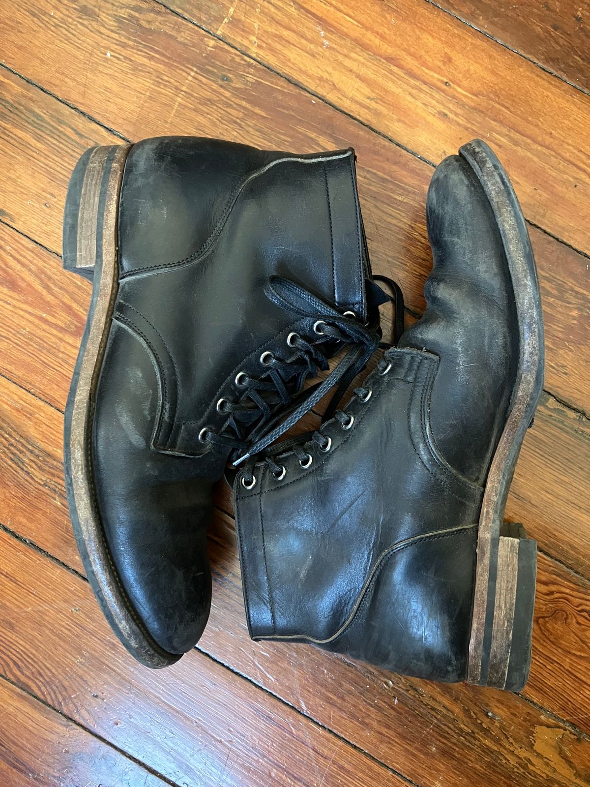 Photo by nr17 on February 4, 2023 of the Viberg Service Boot in Horween Black Chromexcel.