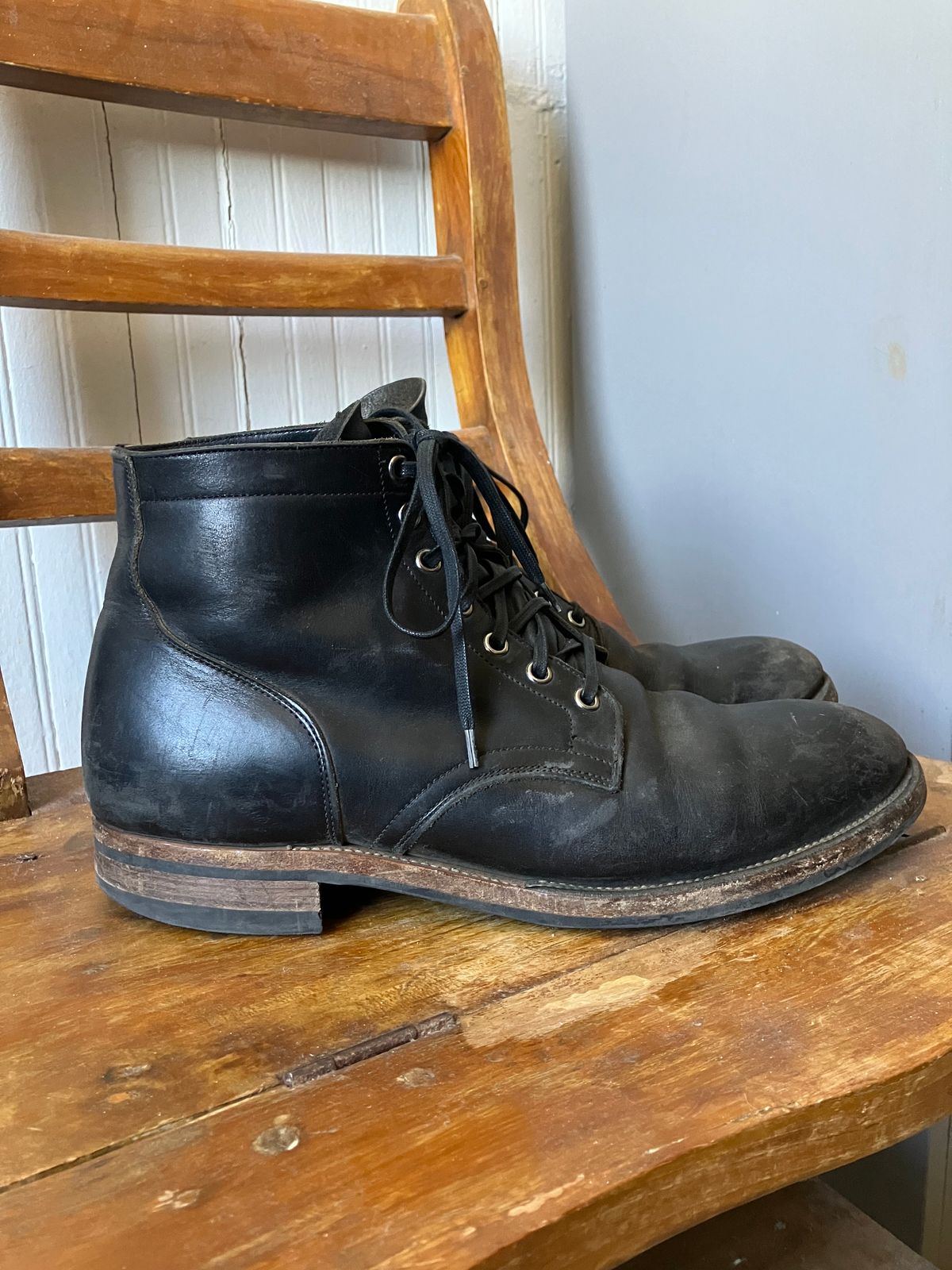 Photo by nr17 on February 4, 2023 of the Viberg Service Boot in Horween Black Chromexcel.