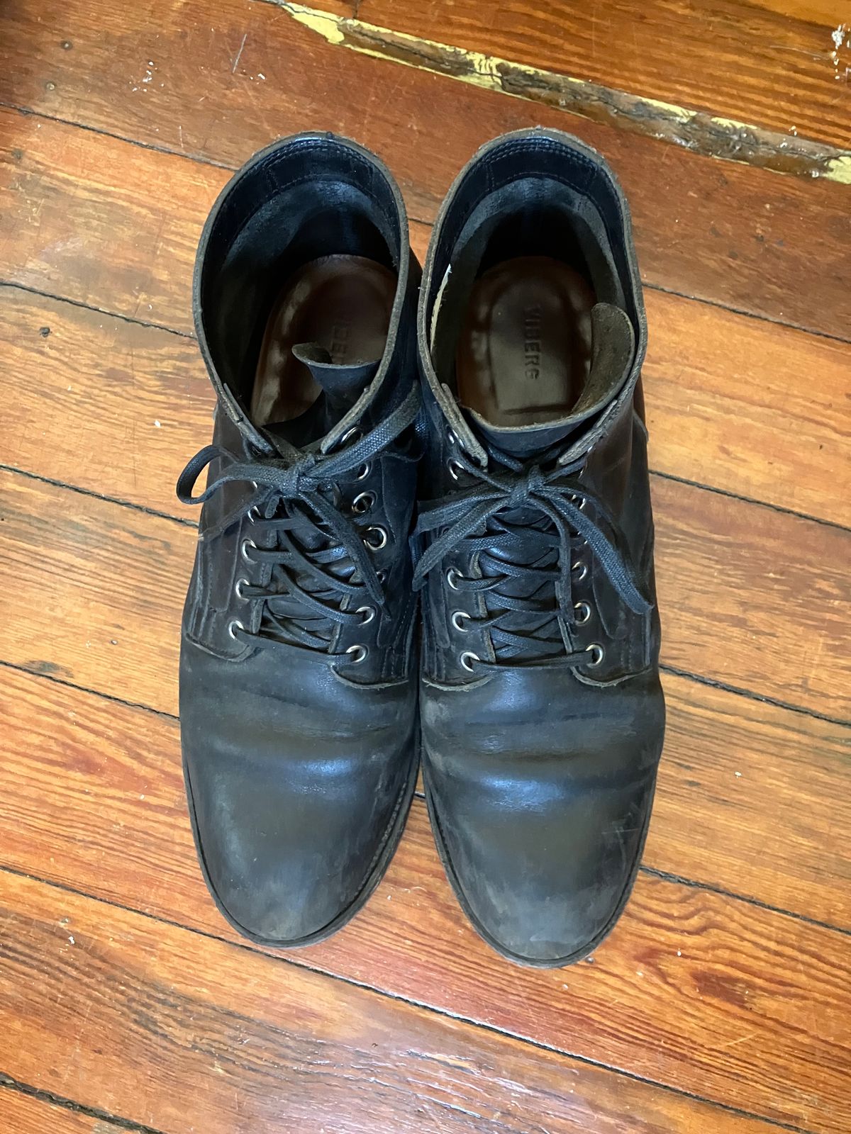 Photo by nr17 on February 4, 2023 of the Viberg Service Boot in Horween Black Chromexcel.