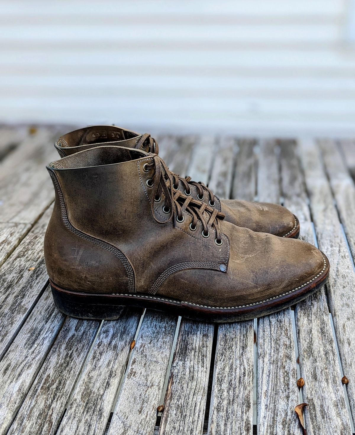 Photo by link.of.time on November 5, 2022 of the NF Bootmaker Milton Boot in Maryam Salvia Horsebutt.