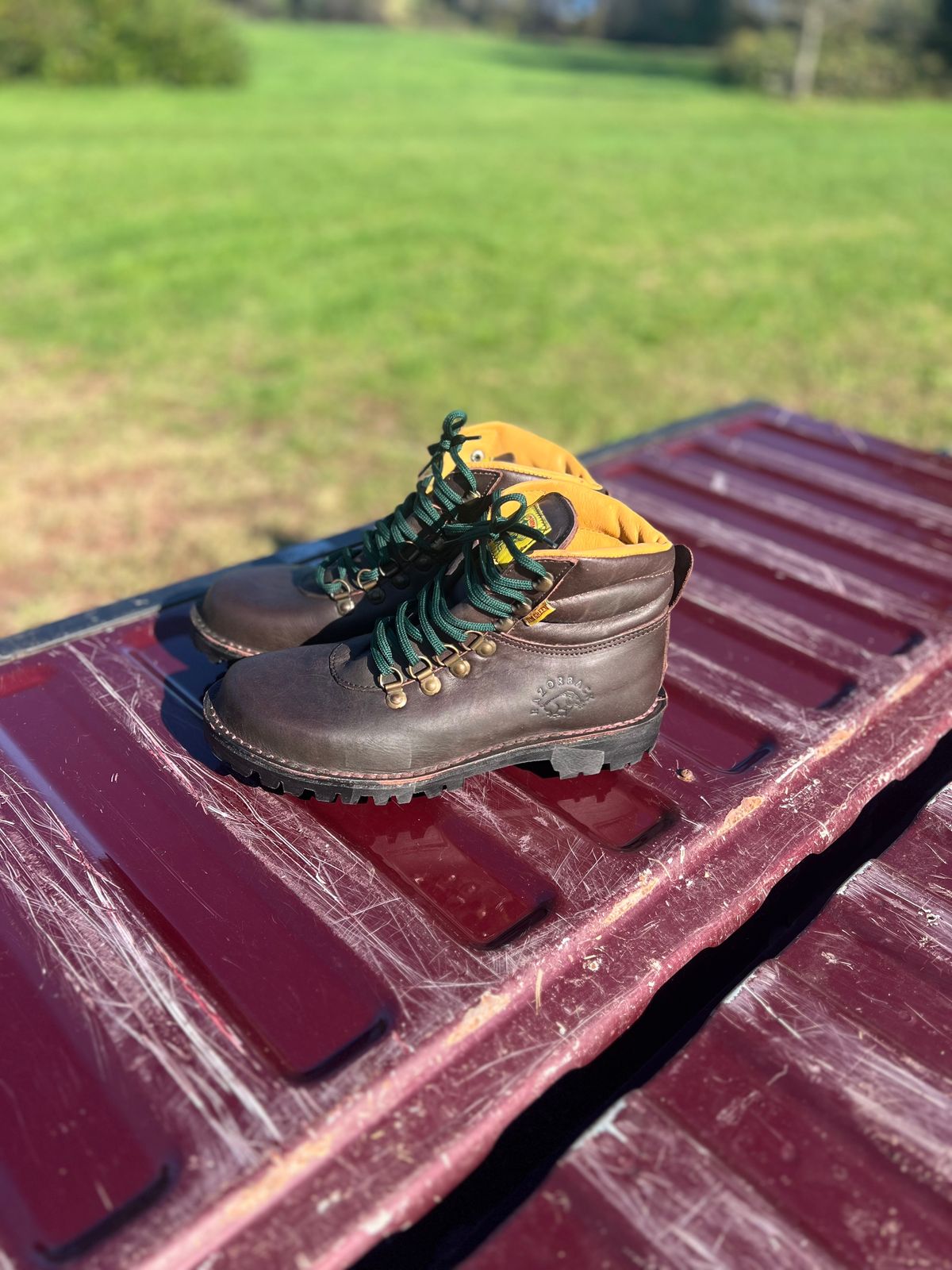 Photo by semperfi9119 on October 3, 2024 of the Jim Green Razorback in Brown Full Grain.
