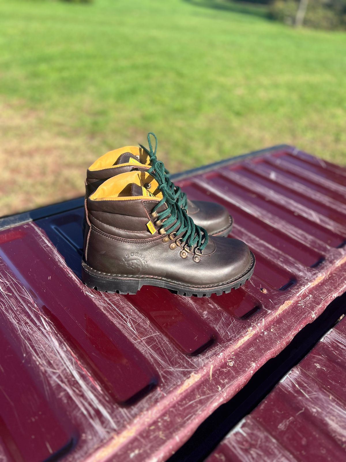 Photo by semperfi9119 on October 3, 2024 of the Jim Green Razorback in Brown Full Grain.