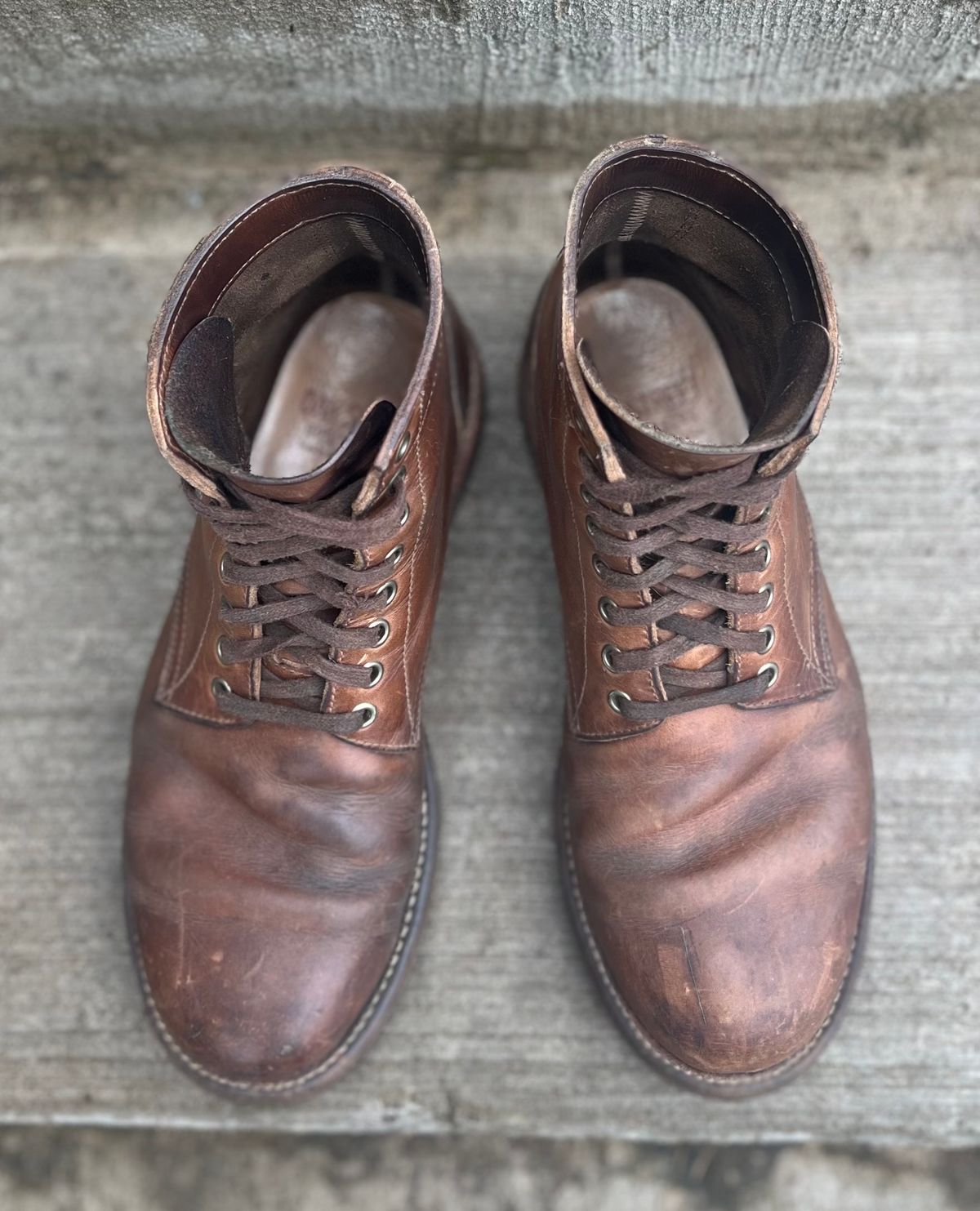 Photo by semperfi9119 on April 4, 2024 of the Oak Street Bootmakers Trench Boot in Horween Natural Chromexcel.