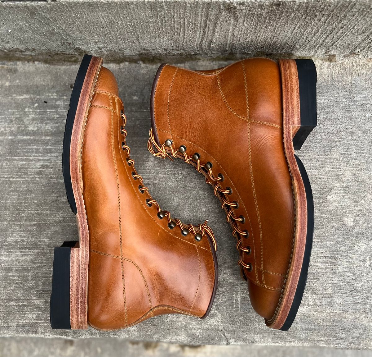 Photo by semperfi9119 on October 1, 2022 of the Hidalgo Boots Monkey Boot in Indonesian Java Brown Pull Up.
