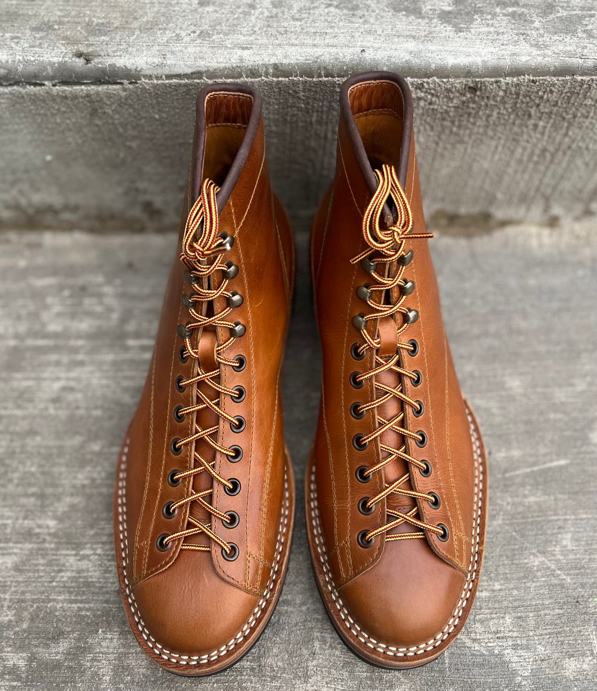 Photo by semperfi9119 on October 1, 2022 of the Hidalgo Boots Monkey Boot in Indonesian Java Brown Pull Up.