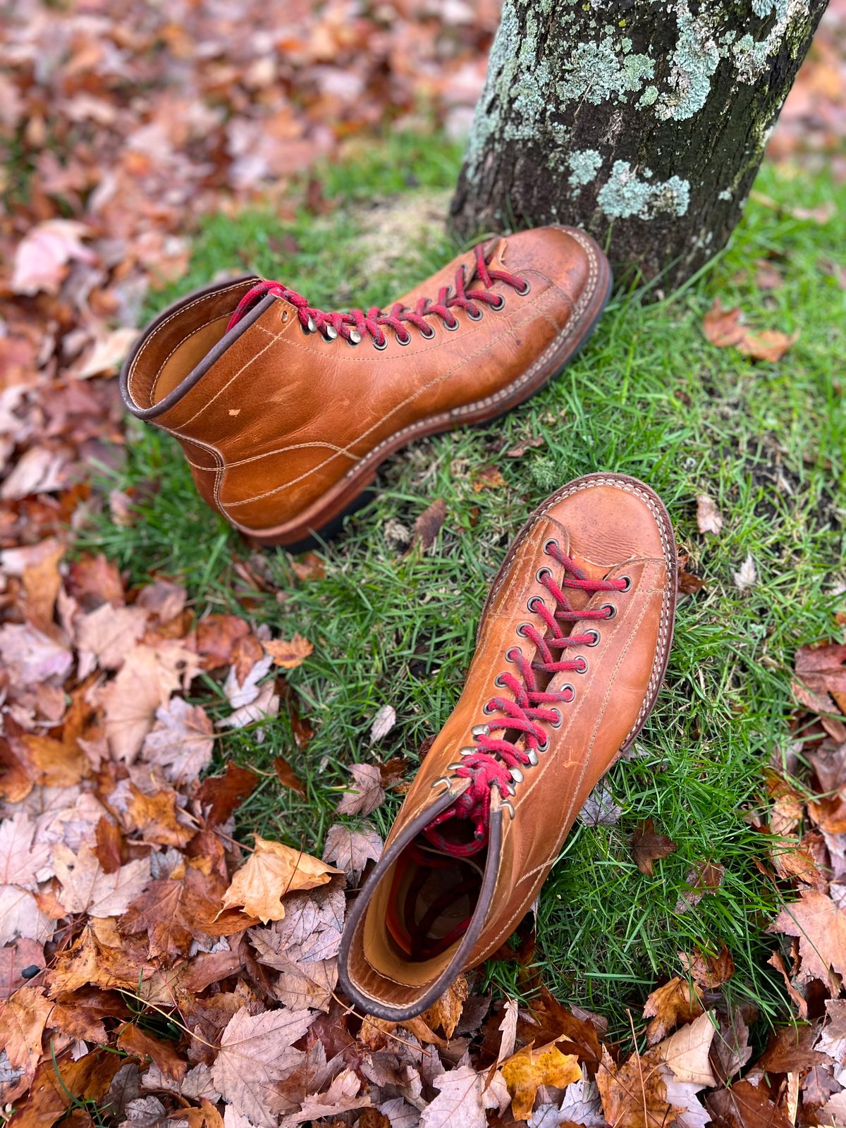 Photo by semperfi9119 on November 2, 2022 of the Hidalgo Boots Monkey Boot in Indonesian Java Brown Pull Up.