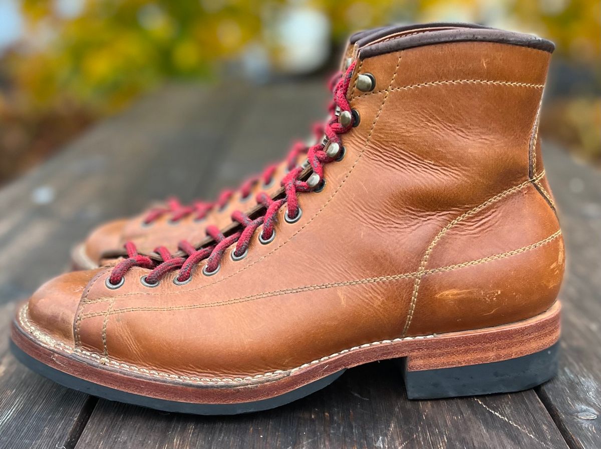 Photo by semperfi9119 on November 2, 2022 of the Hidalgo Boots Monkey Boot in Indonesian Java Brown Pull Up.