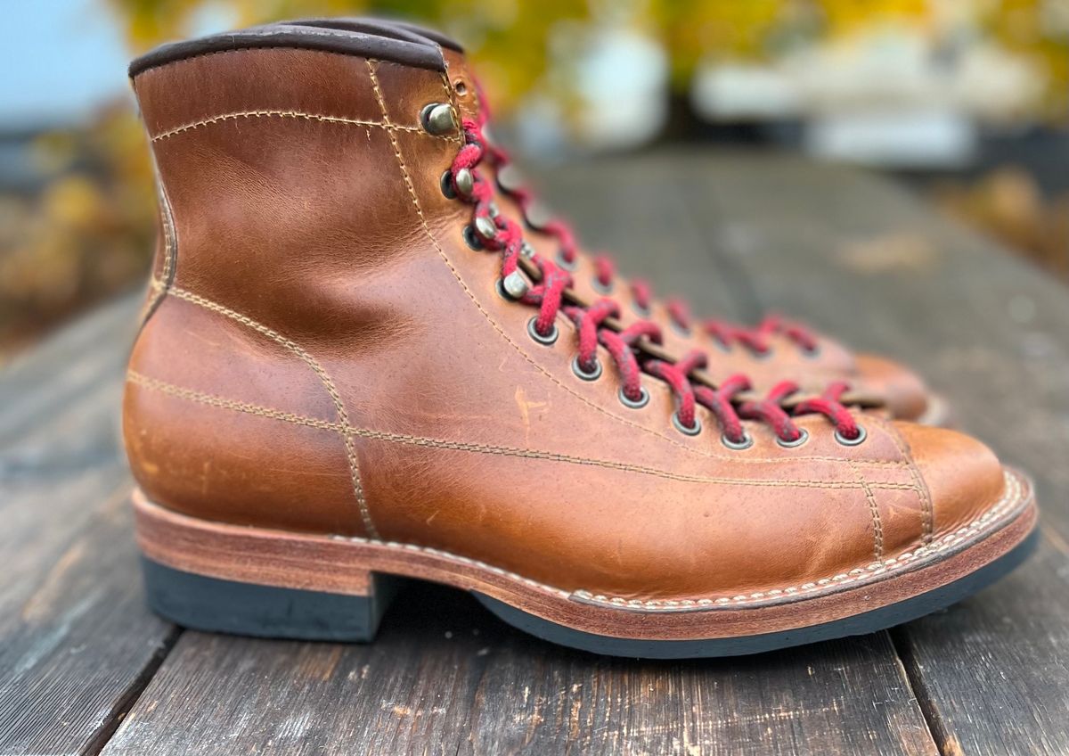 Photo by semperfi9119 on November 2, 2022 of the Hidalgo Boots Monkey Boot in Indonesian Java Brown Pull Up.