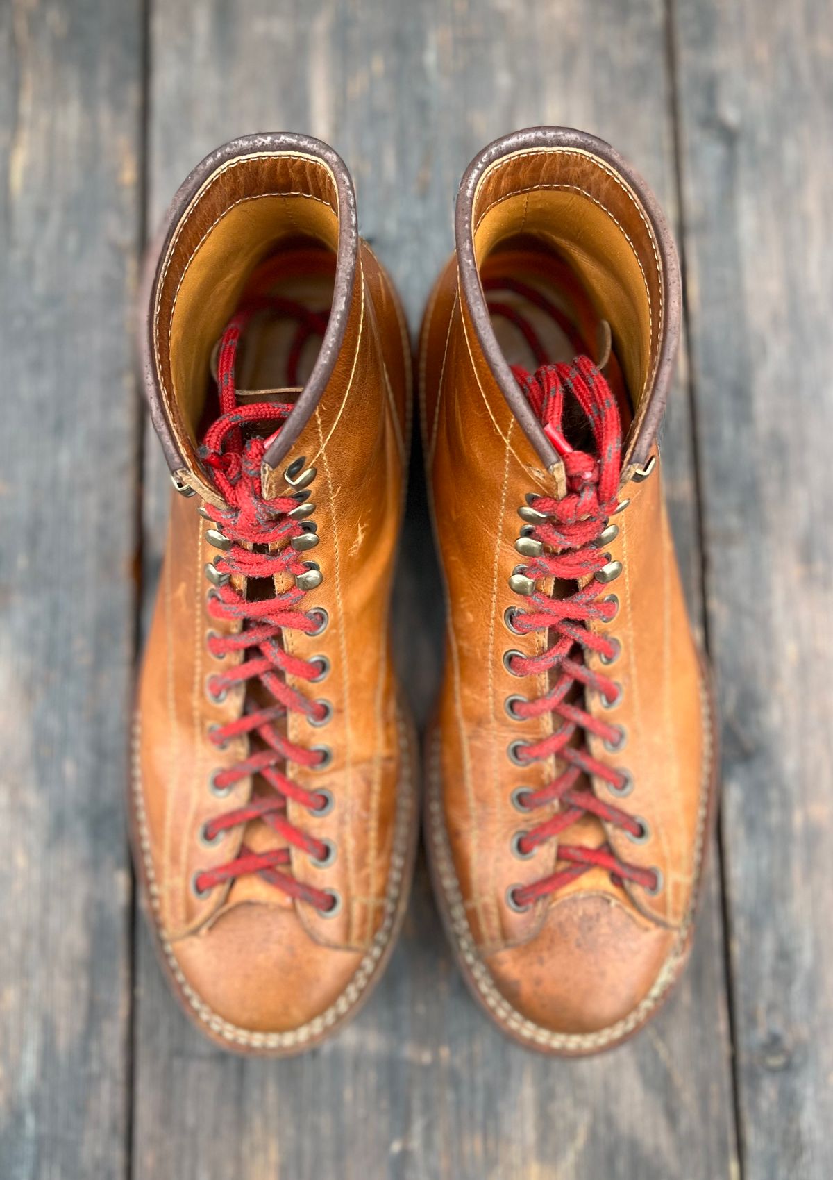 Photo by semperfi9119 on November 2, 2022 of the Hidalgo Boots Monkey Boot in Indonesian Java Brown Pull Up.