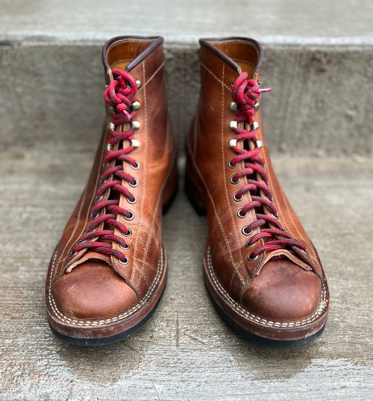Photo by semperfi9119 on December 3, 2022 of the Hidalgo Boots Monkey Boot in Indonesian Java Brown Pull Up.