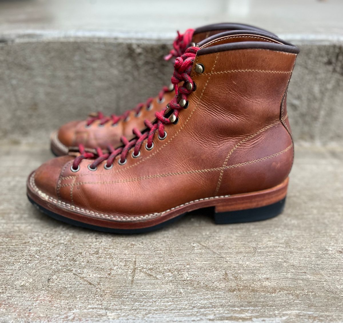 Photo by semperfi9119 on December 3, 2022 of the Hidalgo Boots Monkey Boot in Indonesian Java Brown Pull Up.