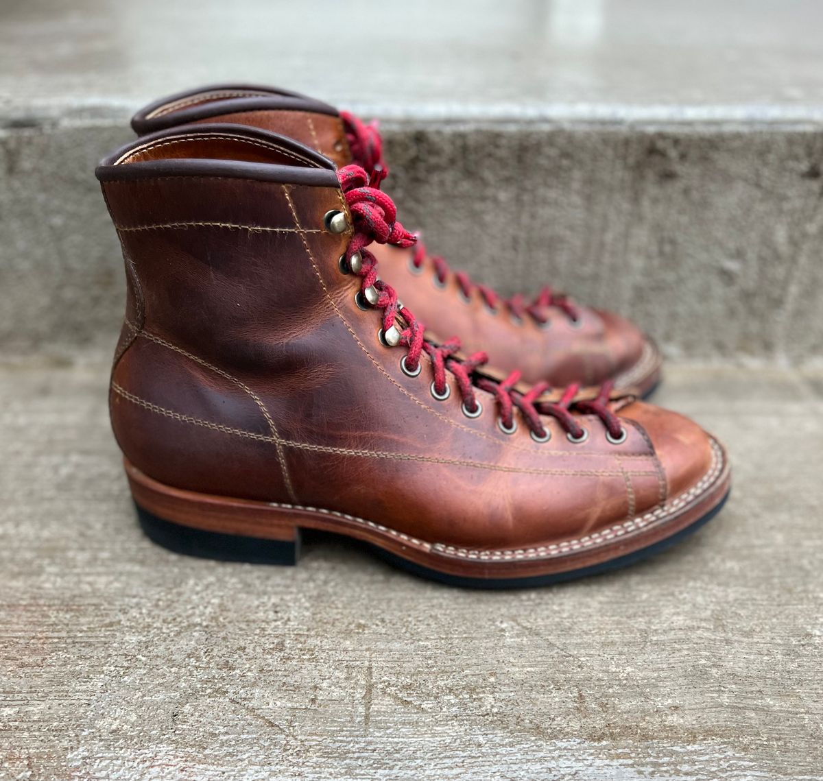 Photo by semperfi9119 on December 3, 2022 of the Hidalgo Boots Monkey Boot in Indonesian Java Brown Pull Up.