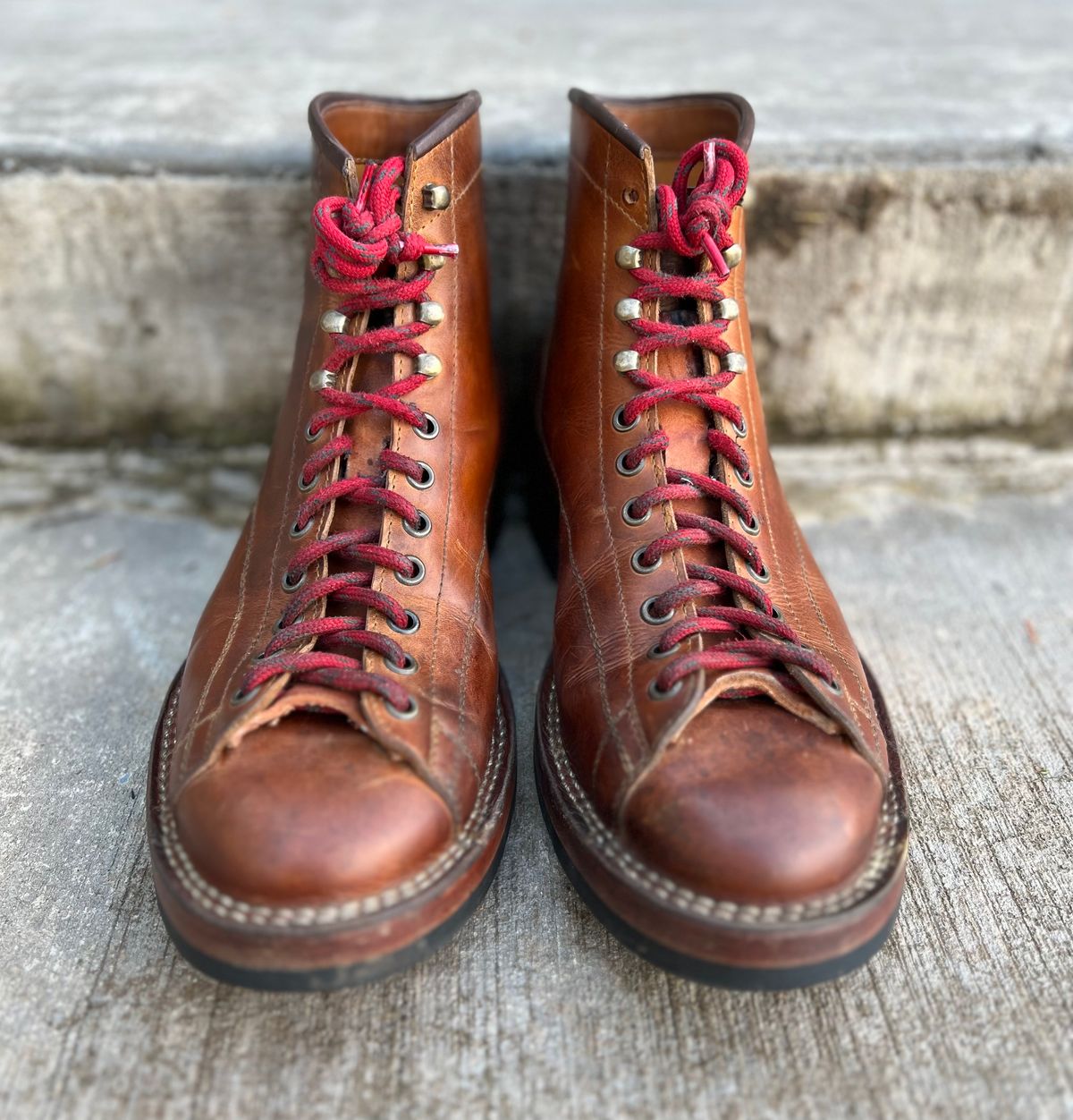 Photo by semperfi9119 on January 5, 2023 of the Hidalgo Boots Monkey Boot in Indonesian Java Brown Pull Up.