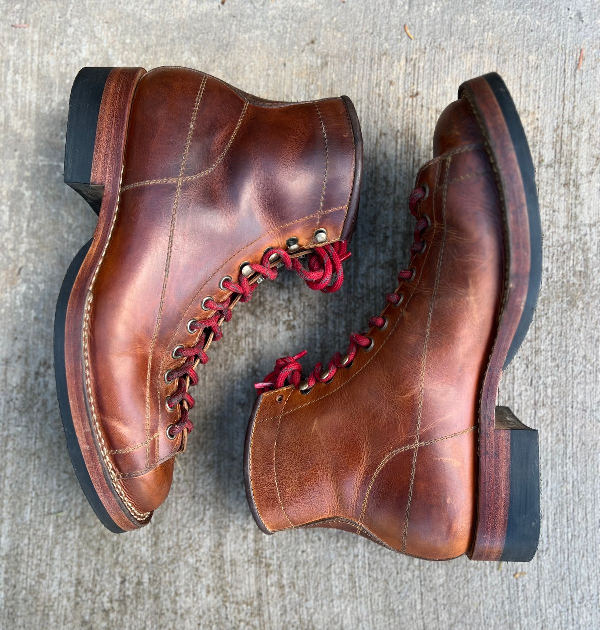 Photo by semperfi9119 on January 5, 2023 of the Hidalgo Boots Monkey Boot in Indonesian Java Brown Pull Up.