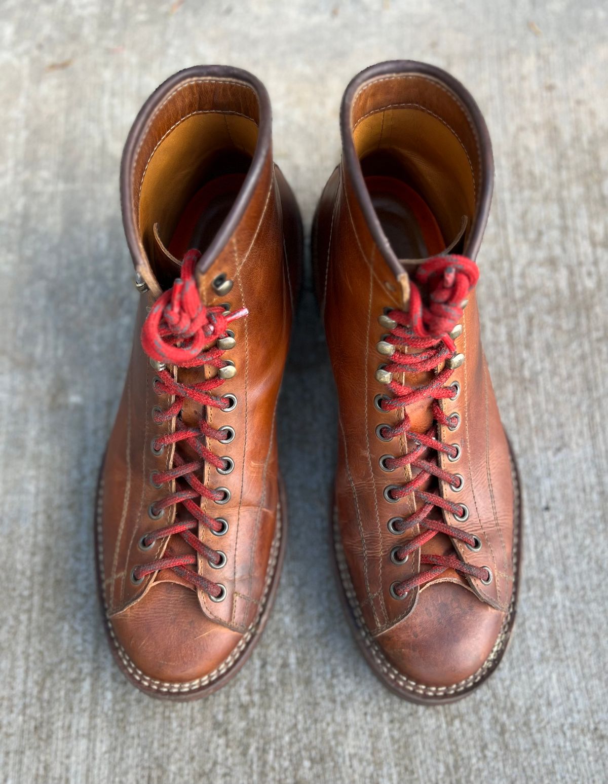 Photo by semperfi9119 on January 5, 2023 of the Hidalgo Boots Monkey Boot in Indonesian Java Brown Pull Up.