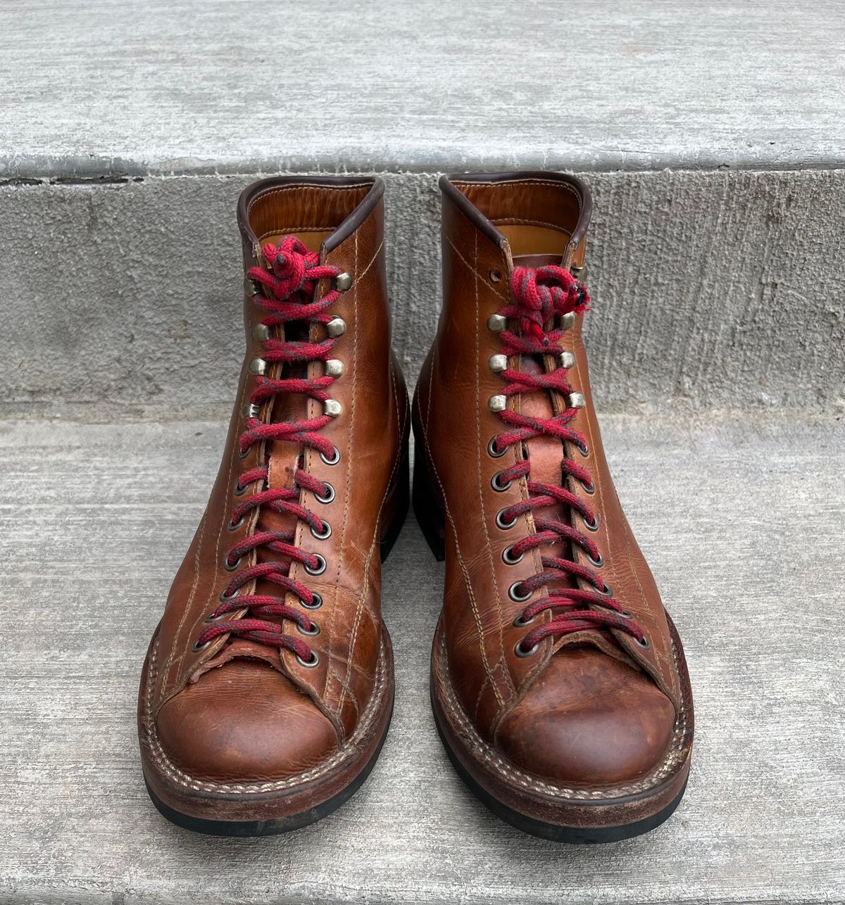 Photo by semperfi9119 on February 5, 2023 of the Hidalgo Boots Monkey Boot in Indonesian Java Brown Pull Up.
