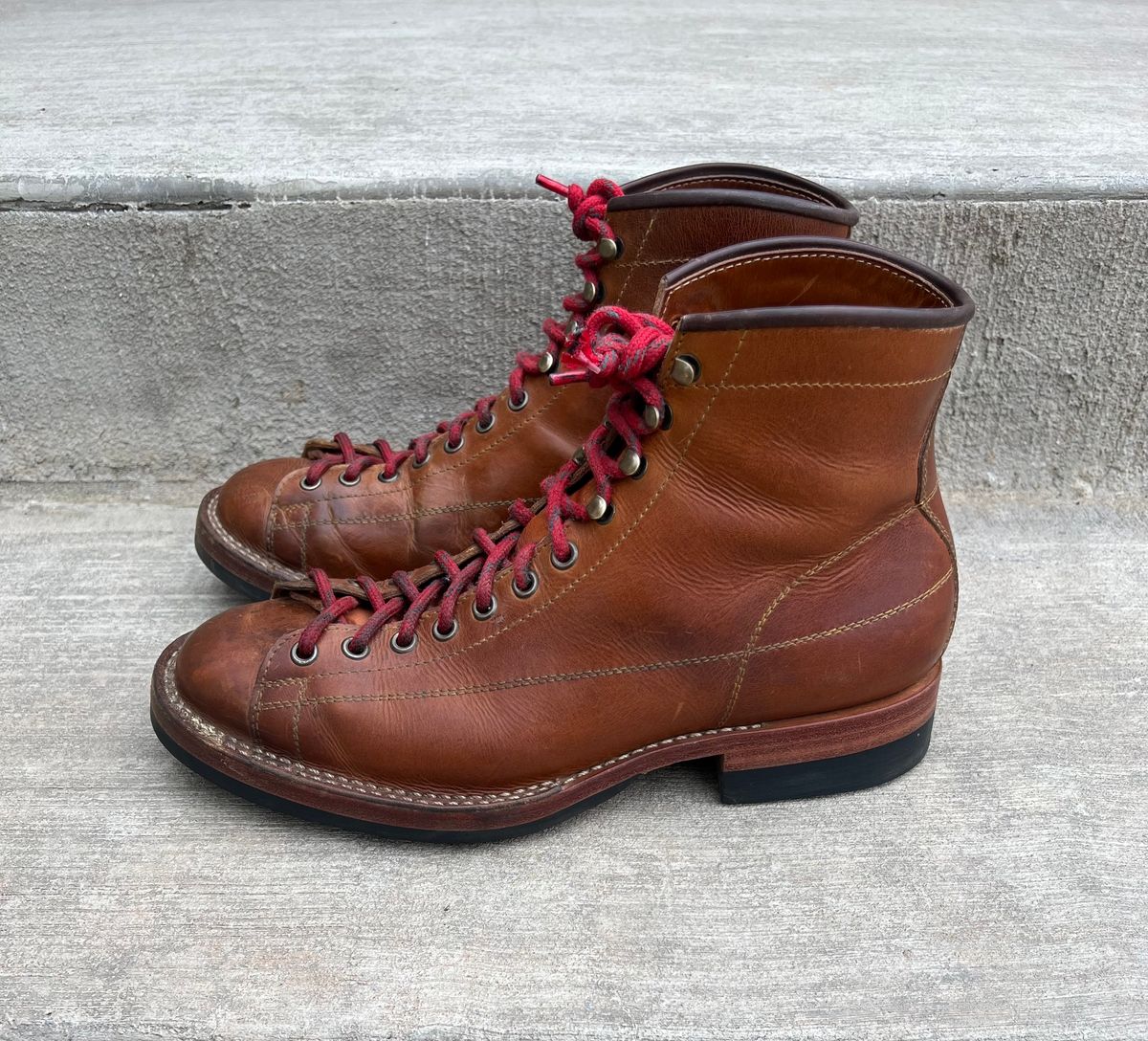 Photo by semperfi9119 on February 5, 2023 of the Hidalgo Boots Monkey Boot in Indonesian Java Brown Pull Up.