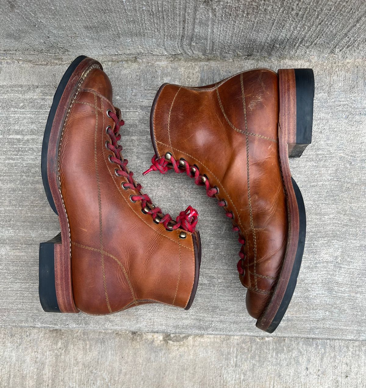 Photo by semperfi9119 on February 5, 2023 of the Hidalgo Boots Monkey Boot in Indonesian Java Brown Pull Up.