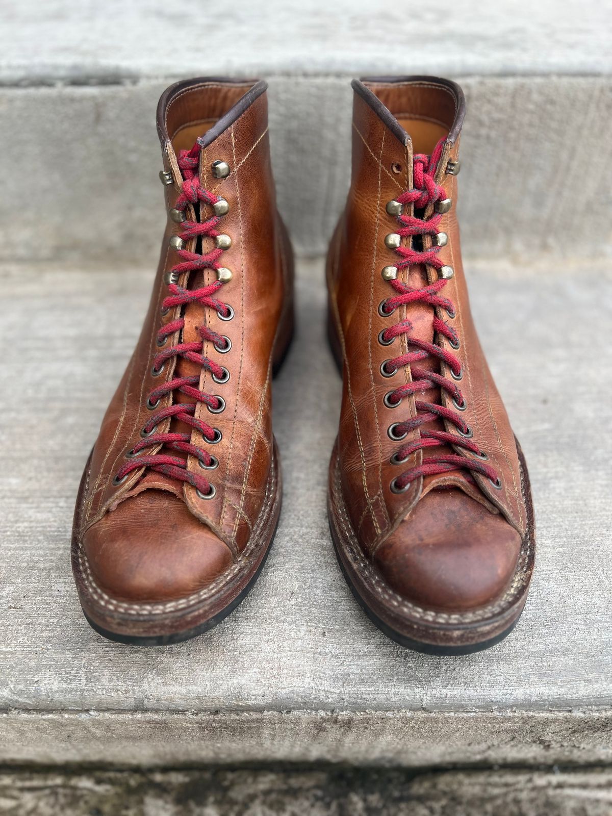 Photo by semperfi9119 on March 5, 2023 of the Hidalgo Boots Monkey Boot in Indonesian Java Brown Pull Up.