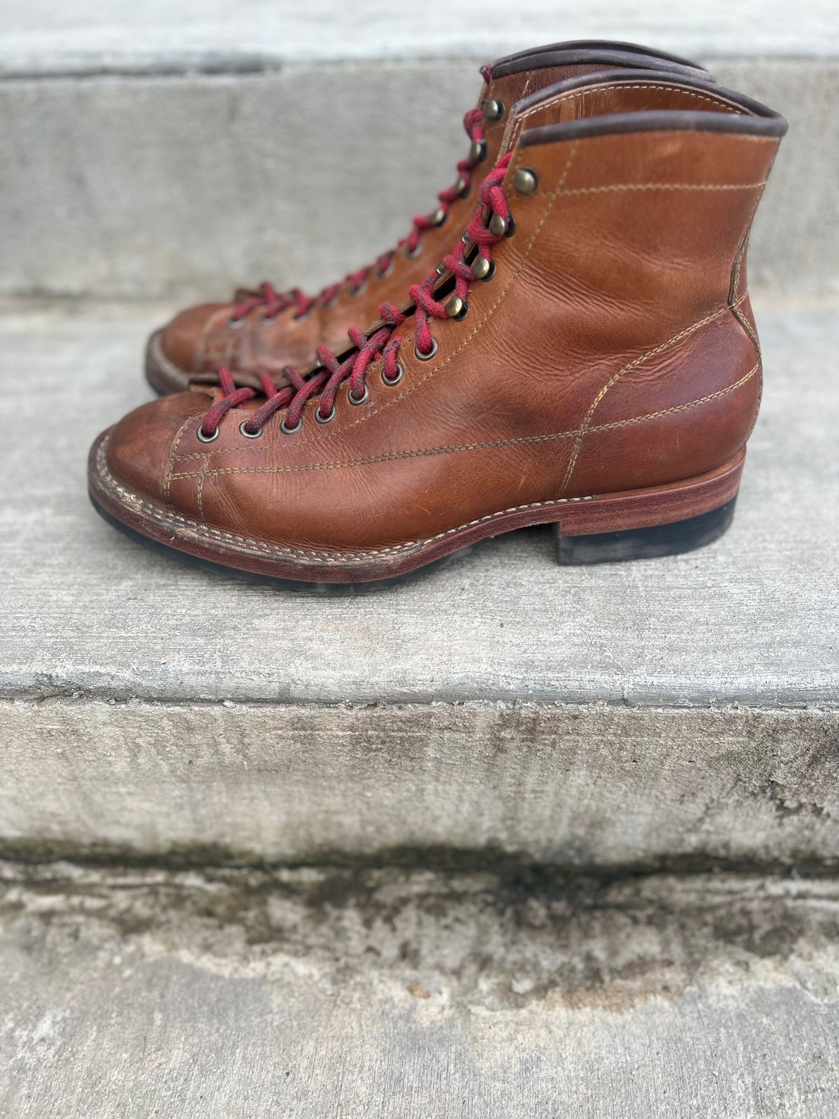 Photo by semperfi9119 on March 5, 2023 of the Hidalgo Boots Monkey Boot in Indonesian Java Brown Pull Up.
